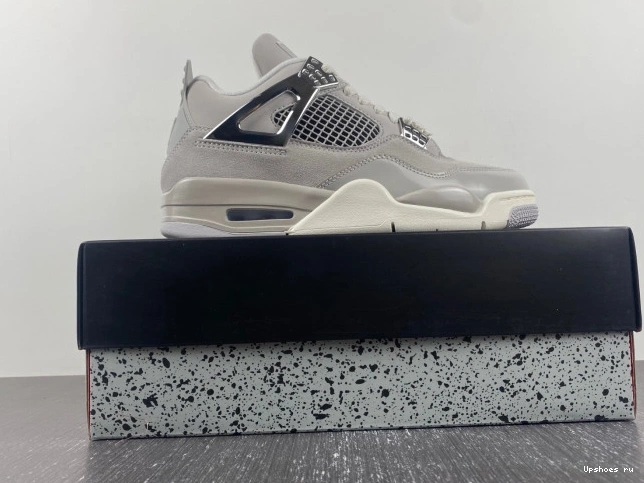 4  Jordan AQ9129-001 Moments Retro  Frozen 0822